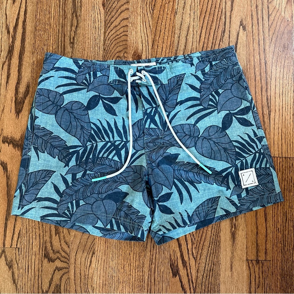 American Eagle Men’s Swim Trunks Size Large